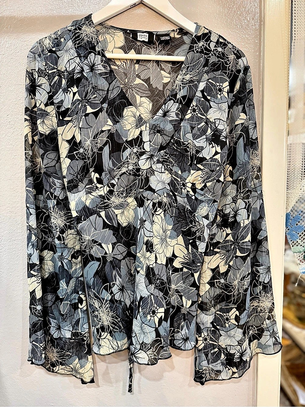 studio 1940 Floral Blouse in Blue & Black Like New